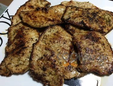 Η συνταγή της ημέρας: Χοιρινά φιλετάκια με σχοινόπρασο στο τηγάνι